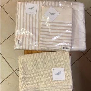 NWT SERENA &LILY BATH SET